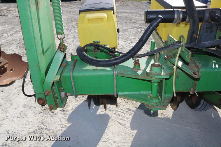 image for item DC3610 1996 John Deere 1760 no-till planter