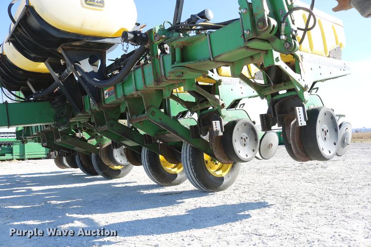 image for item DC3610 1996 John Deere 1760 no-till planter