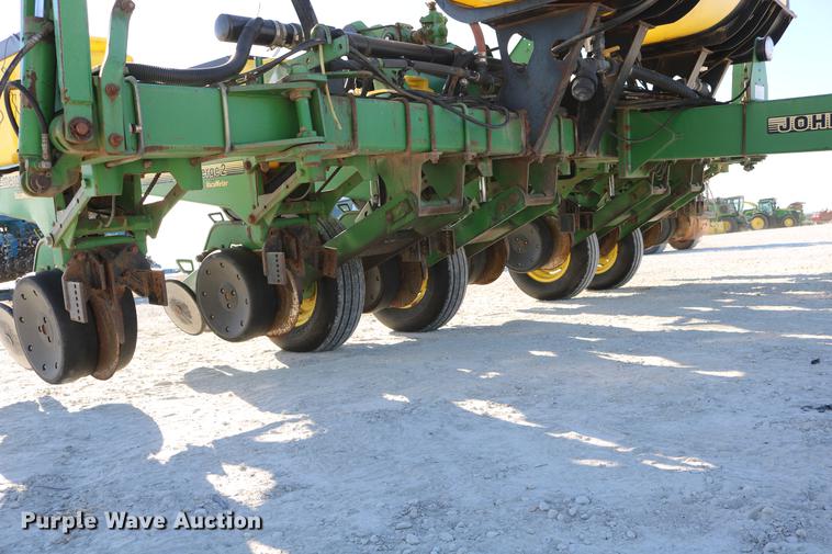 image for item DC3610 1996 John Deere 1760 no-till planter
