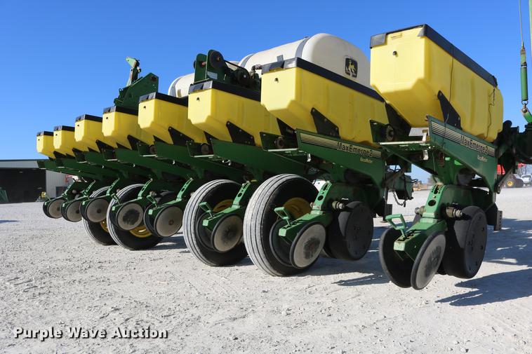 image for item DC3610 1996 John Deere 1760 no-till planter