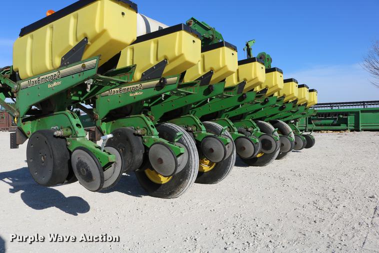 image for item DC3610 1996 John Deere 1760 no-till planter