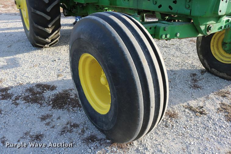 image for item DC3612 1988 John Deere 4050 tractor