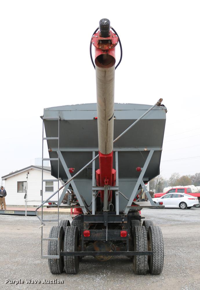 image for item DC3683 2000 Volvo WG fertilizer truck