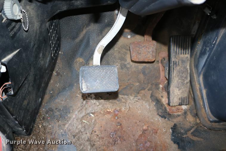 image for item DC3683 2000 Volvo WG fertilizer truck