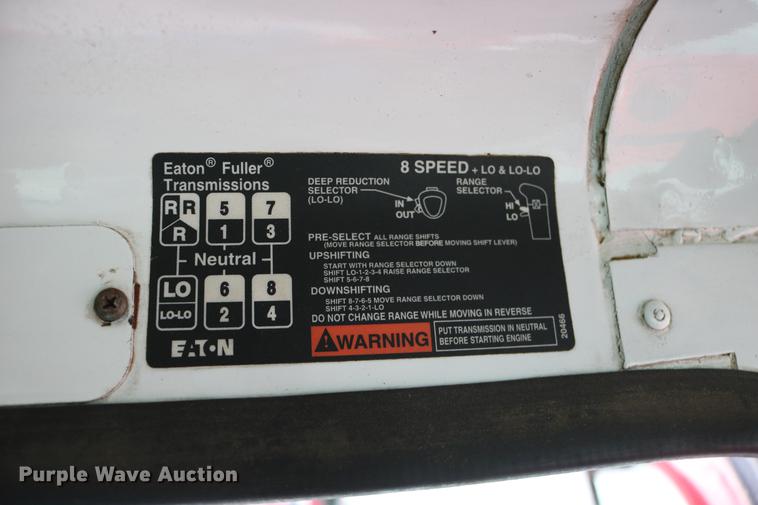 image for item DC3683 2000 Volvo WG fertilizer truck