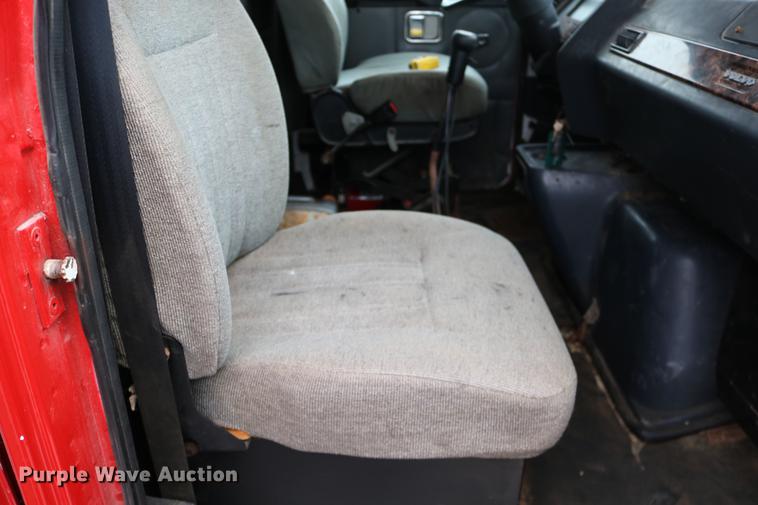 image for item DC3683 2000 Volvo WG fertilizer truck