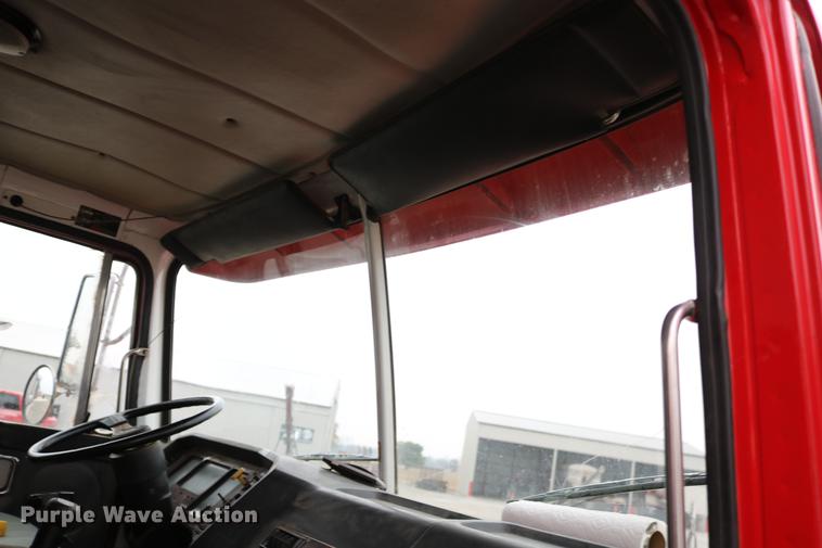 image for item DC3683 2000 Volvo WG fertilizer truck