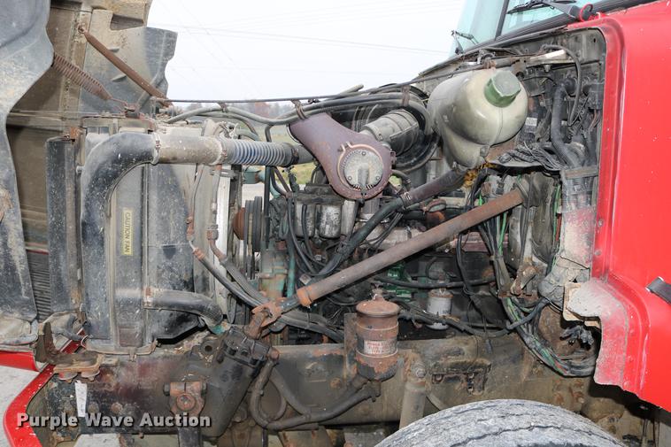 image for item DC3683 2000 Volvo WG fertilizer truck