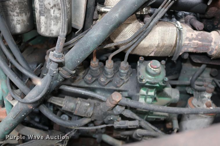 image for item DC3683 2000 Volvo WG fertilizer truck