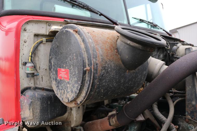 image for item DC3683 2000 Volvo WG fertilizer truck