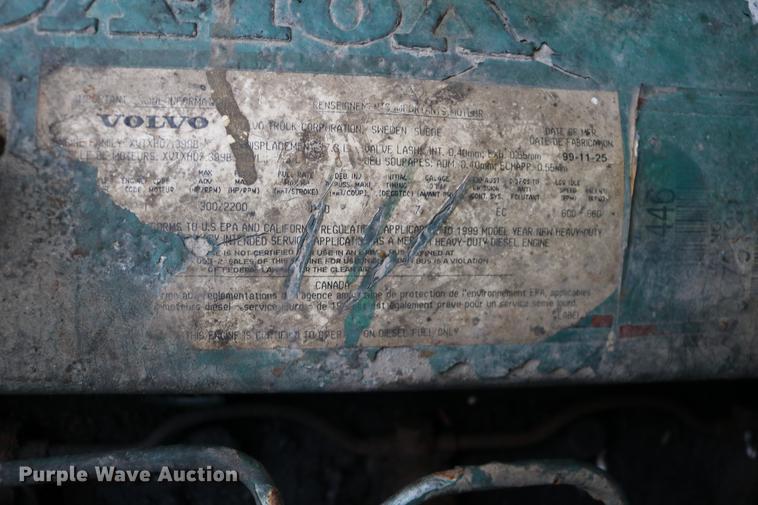 image for item DC3683 2000 Volvo WG fertilizer truck