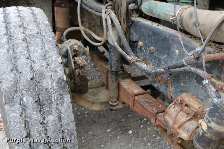 image for item DC3683 2000 Volvo WG fertilizer truck