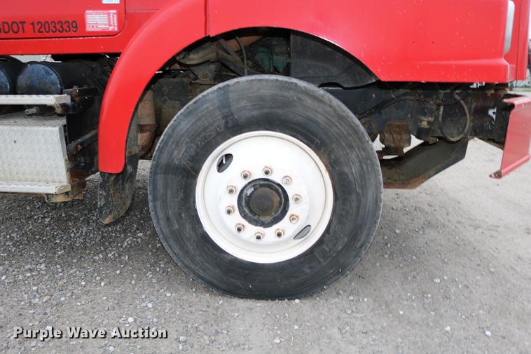 image for item DC3683 2000 Volvo WG fertilizer truck