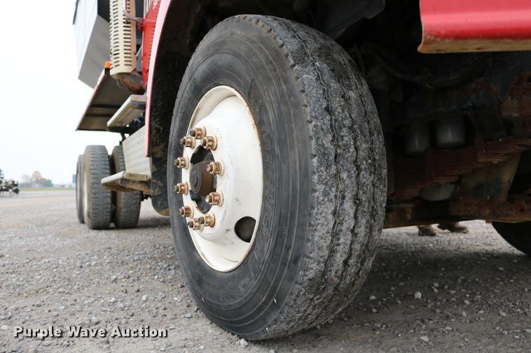 image for item DC3683 2000 Volvo WG fertilizer truck