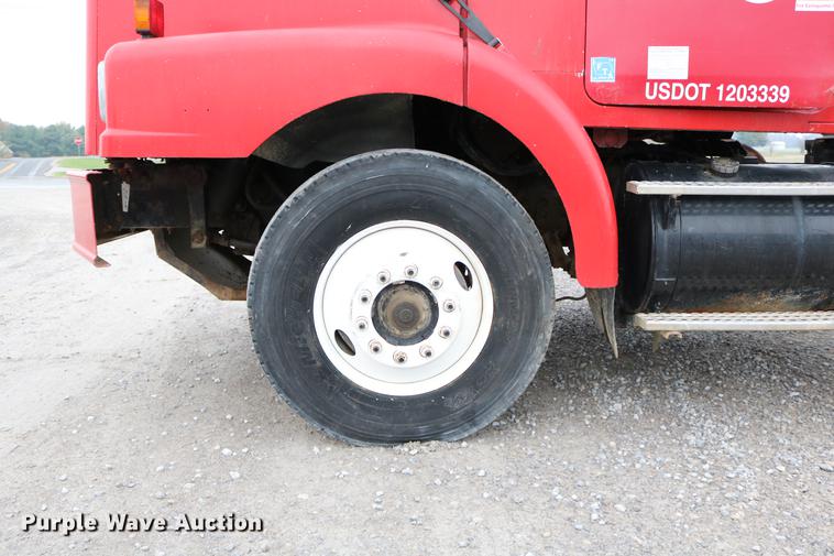 image for item DC3683 2000 Volvo WG fertilizer truck