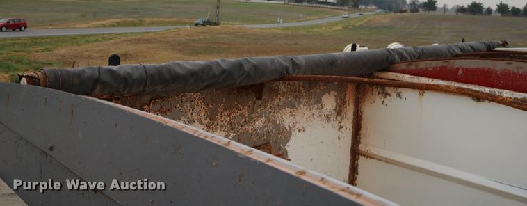 image for item DC3683 2000 Volvo WG fertilizer truck