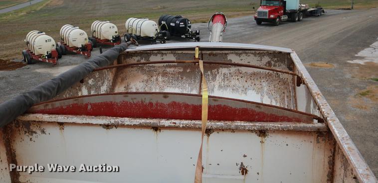 image for item DC3683 2000 Volvo WG fertilizer truck