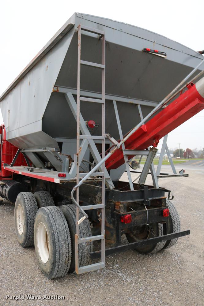 image for item DC3683 2000 Volvo WG fertilizer truck