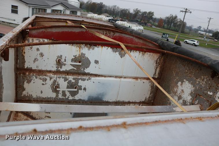 image for item DC3683 2000 Volvo WG fertilizer truck