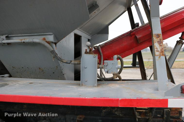 image for item DC3683 2000 Volvo WG fertilizer truck