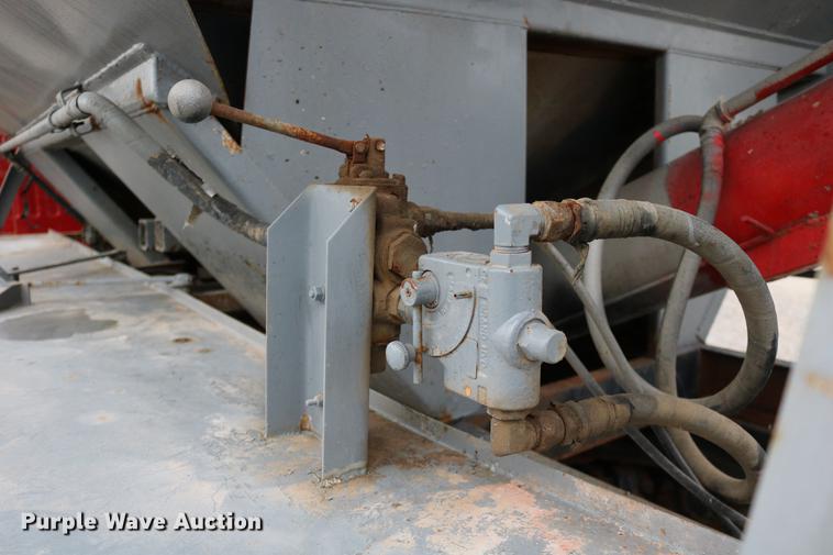 image for item DC3683 2000 Volvo WG fertilizer truck