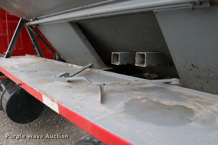 image for item DC3683 2000 Volvo WG fertilizer truck