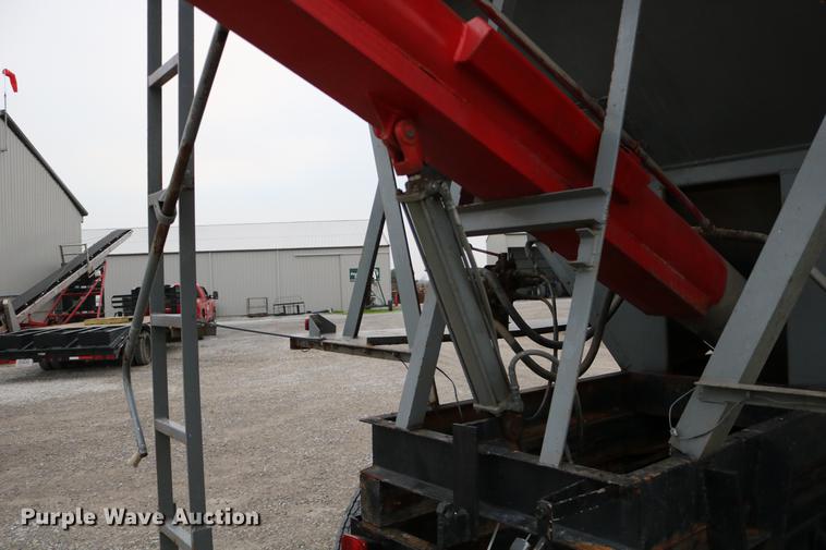 image for item DC3683 2000 Volvo WG fertilizer truck