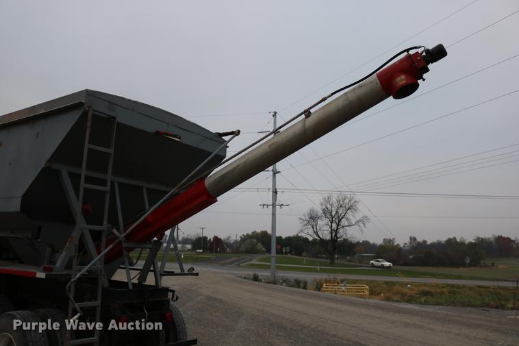 image for item DC3683 2000 Volvo WG fertilizer truck