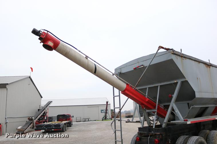 image for item DC3683 2000 Volvo WG fertilizer truck