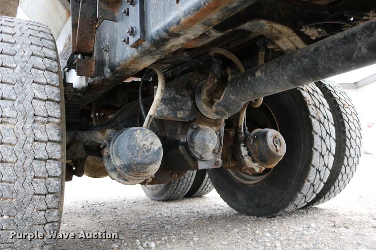 image for item DC3683 2000 Volvo WG fertilizer truck