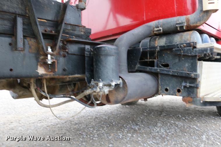 image for item DC3683 2000 Volvo WG fertilizer truck