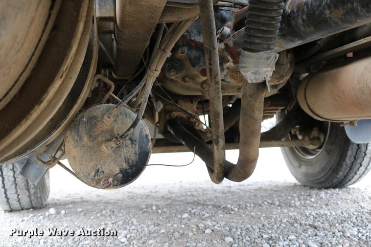 image for item DC3683 2000 Volvo WG fertilizer truck