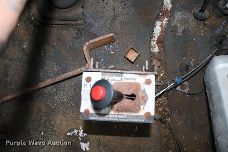 image for item DC3683 2000 Volvo WG fertilizer truck