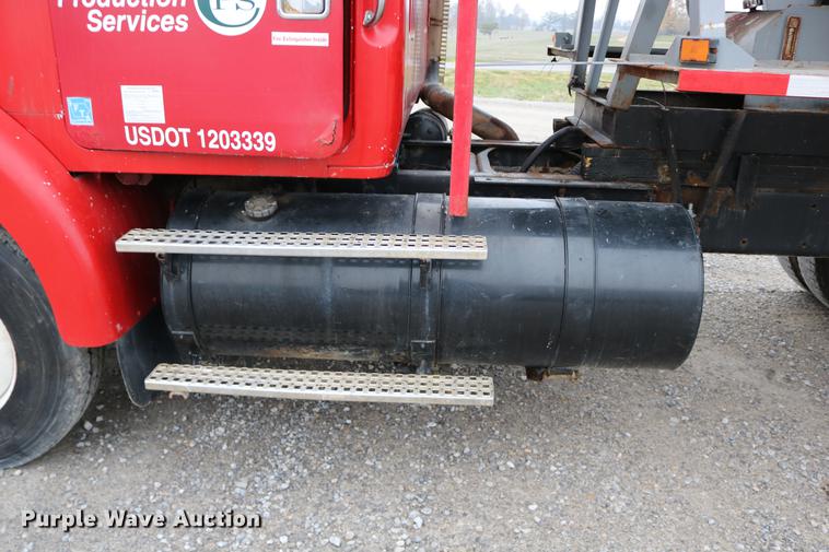 image for item DC3683 2000 Volvo WG fertilizer truck