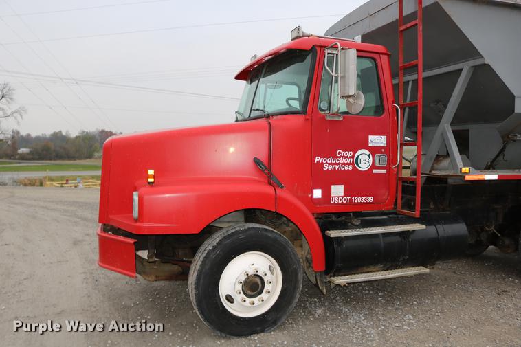 image for item DC3683 2000 Volvo WG fertilizer truck