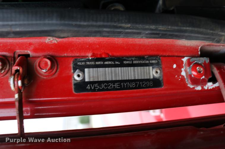 image for item DC3683 2000 Volvo WG fertilizer truck