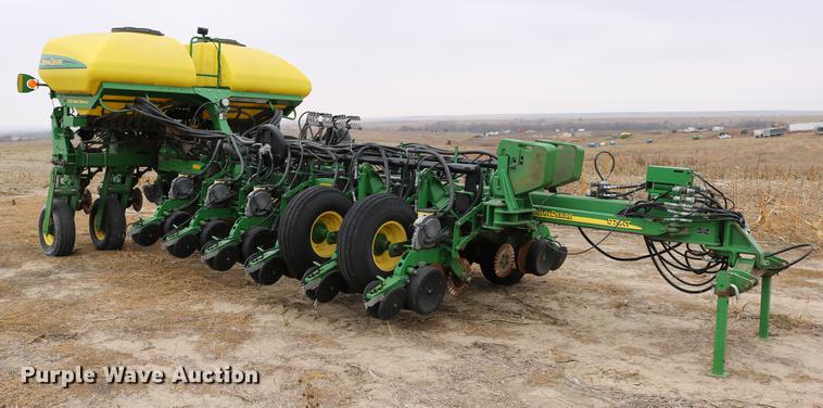 image for item DC3699 2011 John Deere 1770NT no-till planter