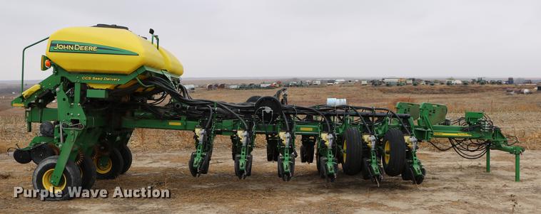 image for item DC3699 2011 John Deere 1770NT no-till planter