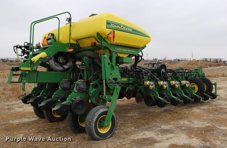 image for item DC3699 2011 John Deere 1770NT no-till planter