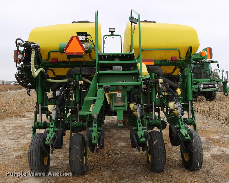 image for item DC3699 2011 John Deere 1770NT no-till planter