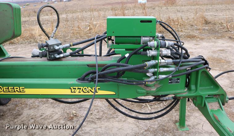 image for item DC3699 2011 John Deere 1770NT no-till planter