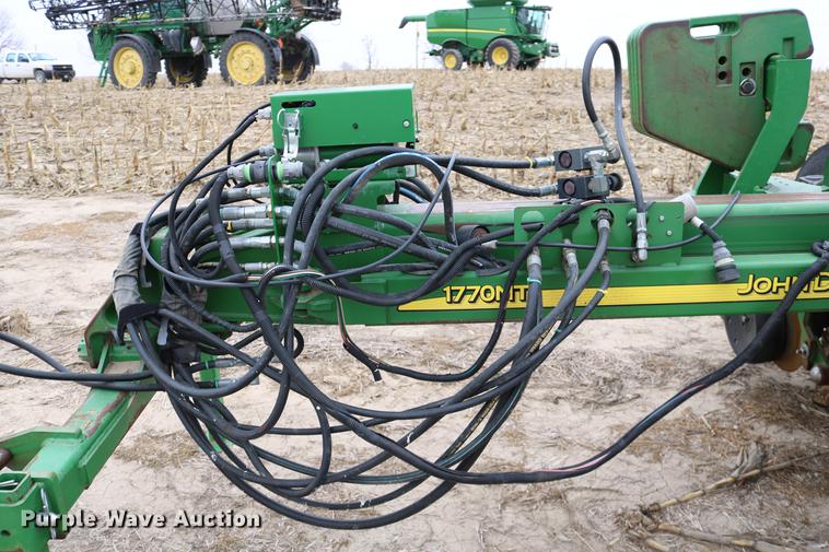 image for item DC3699 2011 John Deere 1770NT no-till planter