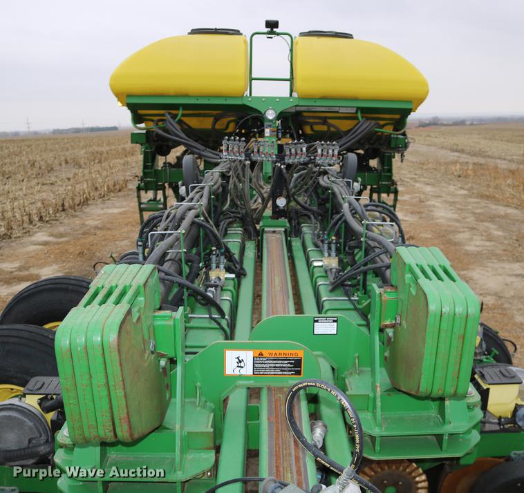 image for item DC3699 2011 John Deere 1770NT no-till planter