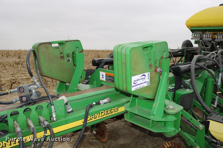 image for item DC3699 2011 John Deere 1770NT no-till planter