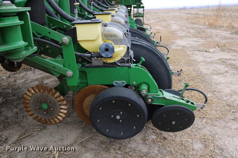 image for item DC3699 2011 John Deere 1770NT no-till planter