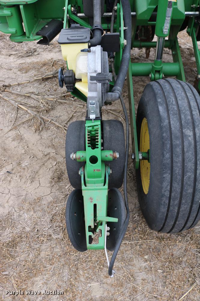 image for item DC3699 2011 John Deere 1770NT no-till planter