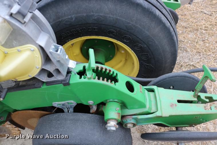 image for item DC3699 2011 John Deere 1770NT no-till planter
