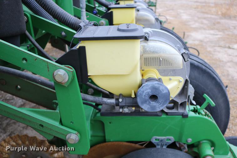 image for item DC3699 2011 John Deere 1770NT no-till planter