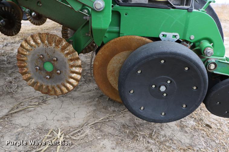 image for item DC3699 2011 John Deere 1770NT no-till planter