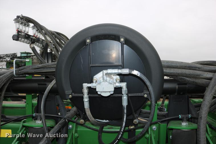 image for item DC3699 2011 John Deere 1770NT no-till planter